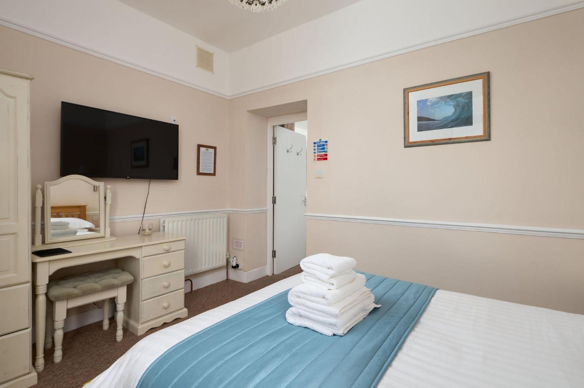 Epchris House Hotel Илфракомб Екстериор снимка