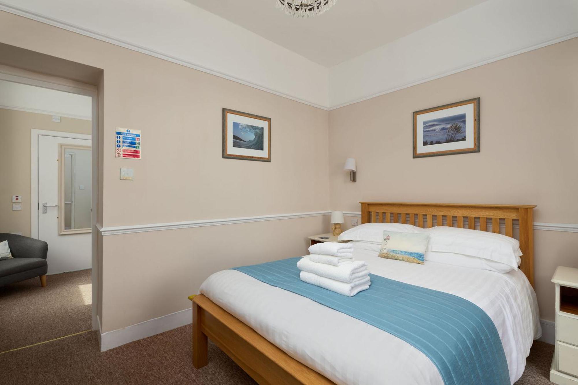 Epchris House Hotel Илфракомб Екстериор снимка